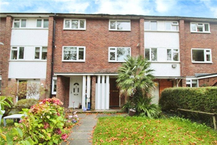 2 Bedroom Maisonette To Rent In Bond Gardens, Wallington, SM6