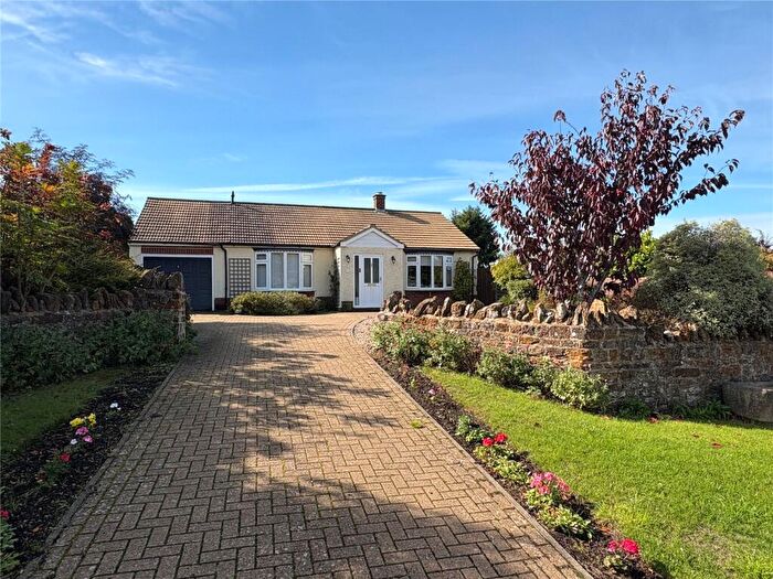 2 Bedroom Bungalow For Sale In West Street, Long Buckby, Northamptonshire, NN6