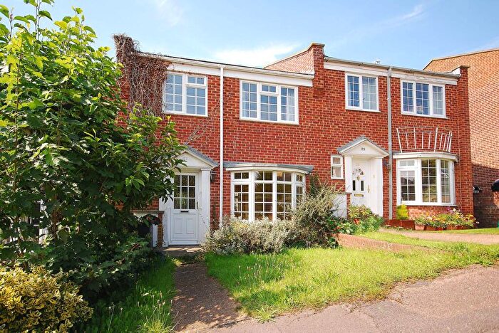 3 Bedroom Semi-Detached House To Rent In Lynwood, Guildford, GU2
