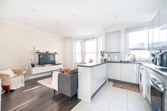 2 Bedroom Maisonette For Sale In Ashford Road, Willesden Green, London, NW2