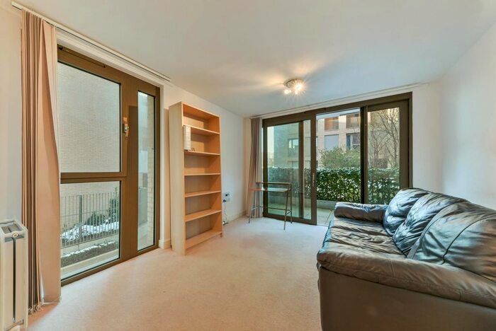 1 Bedroom Flat To Rent In Parkside Court, Royal Docks, London, E16