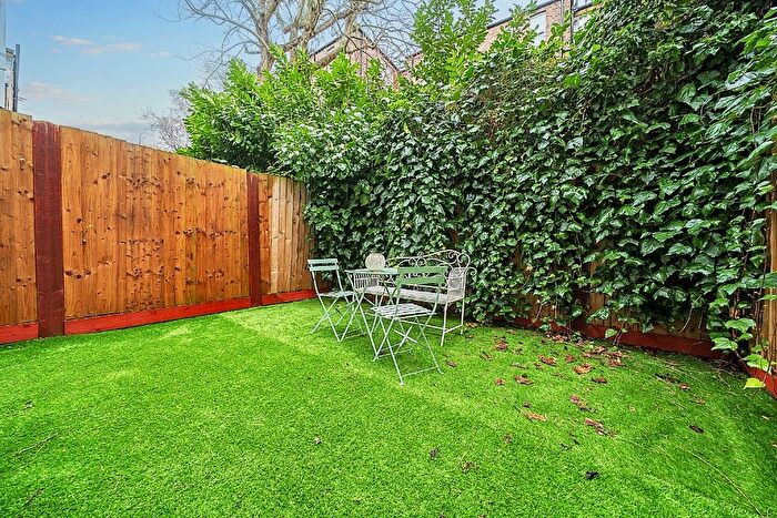 1 Bedroom Flat To Rent In The Vineyard, Richmond, TW10
