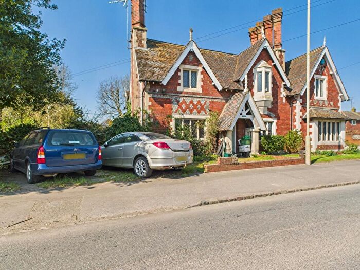 3 Bedroom Cottage For Sale In The Street, Tidmarsh, Reading, RG8