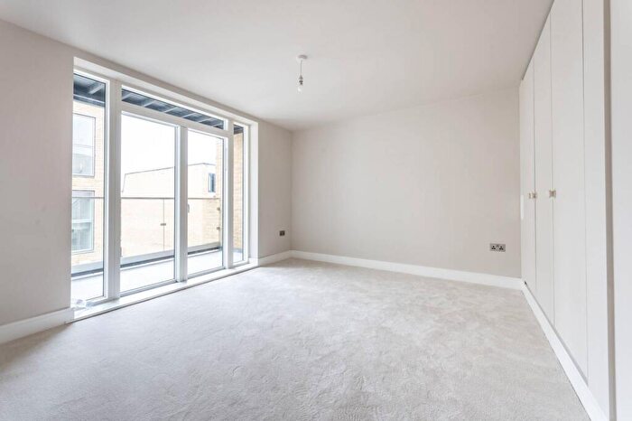 1 Bedroom Flat To Rent In Walworth Road, Elephant And Castle, London, SE17