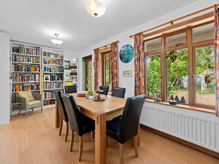 4 Bedroom Detached House For Sale In Strathcona Avenue, Effingham, KT23