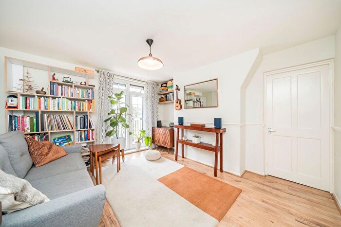 3 Bedroom Flat For Sale In Copenhagen Street, Angel, N1