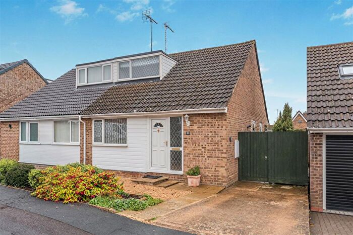 3 Bedroom Chalet For Sale In Wood End, Banbury, OX16