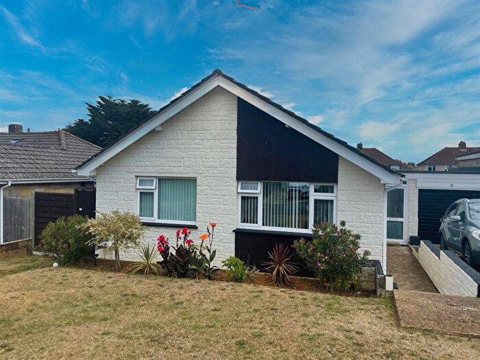 3 Bedroom Bungalow For Sale In Berry Hill, Lake, PO36