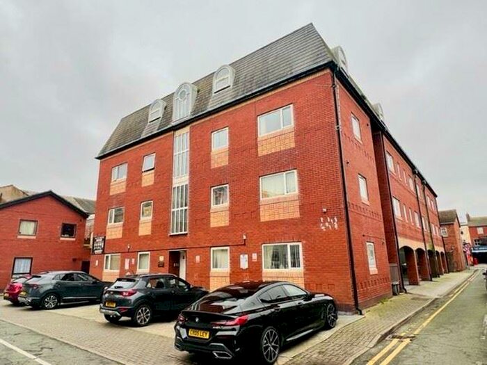 Houses for sale & to rent in FY1 5AW, Chapel Street, Bloomfield Blackpool