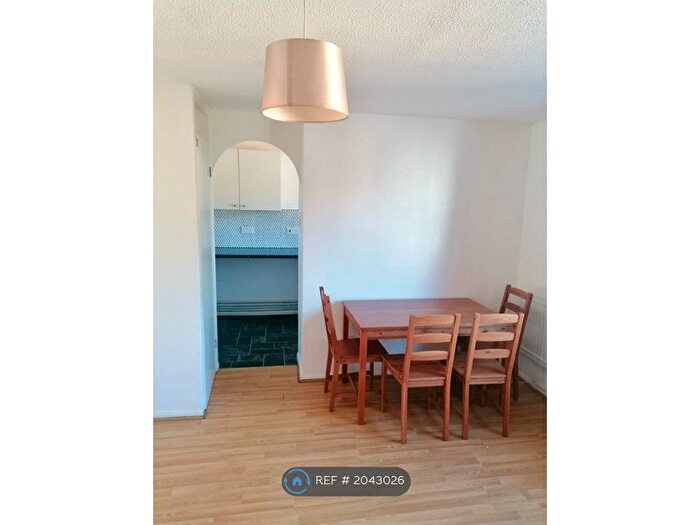 2 Bedroom Flat To Rent In Burbage House, London, SE14