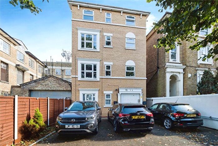 2 Bedroom Flat For Sale In New Wanstead, London, E11