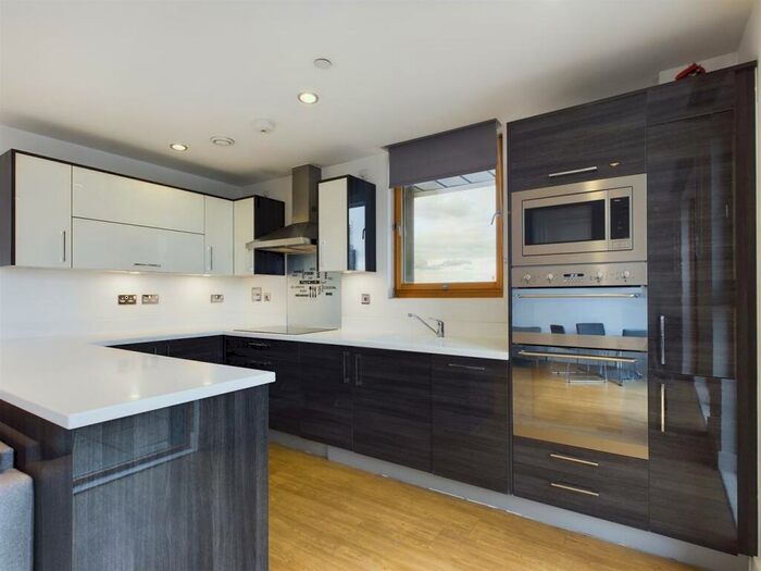 2 Bedroom Apartment To Rent In Province Square, Canary Wharf, London, E14