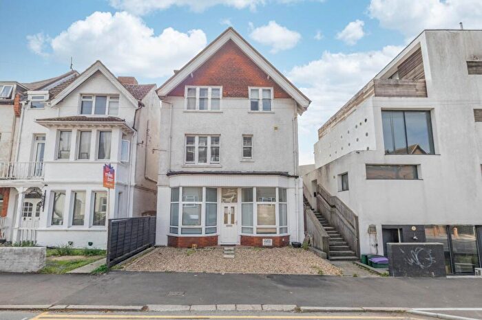 1 Bedroom Flat For Sale In Cheriton Road, Folkestone, Kent, CT20