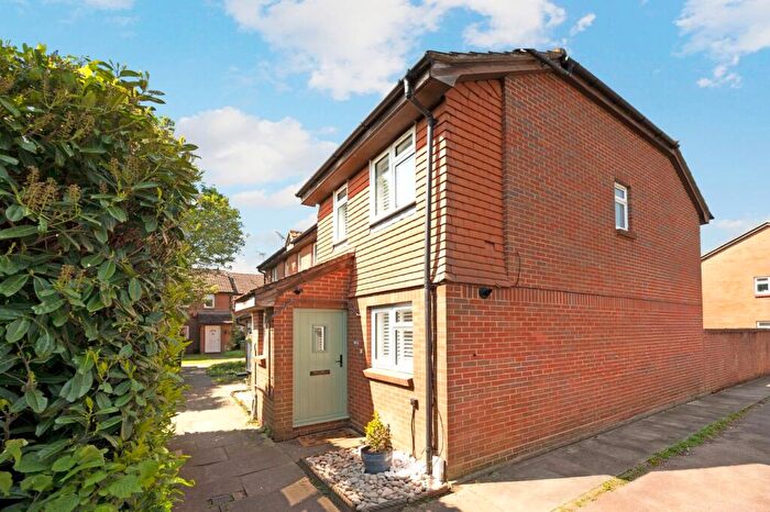 2 Bedroom End Of Terrace House For Sale In Shaw Drive, Walton-on-Thames, KT12