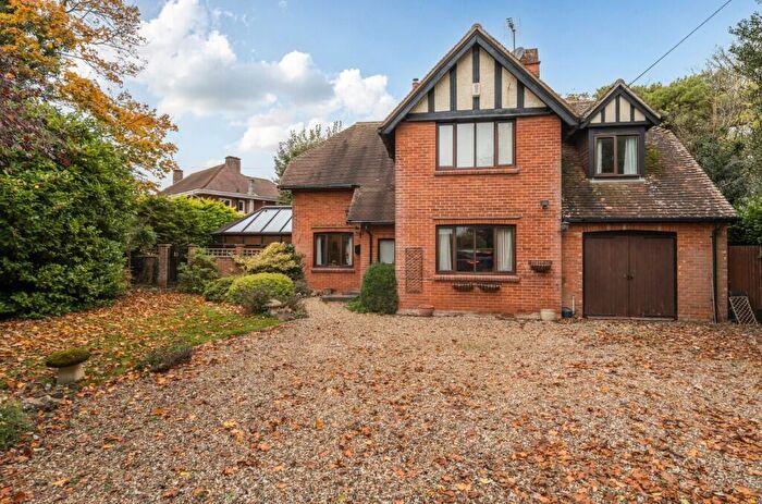 4 Bedroom Detached House For Sale In Salisbury Road, Hungerford, RG17