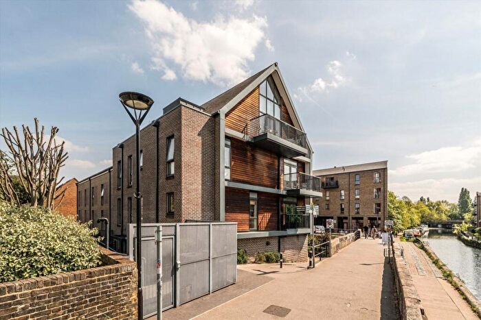 2 Bedroom Flat For Sale In Pound Path, Hackney, E3