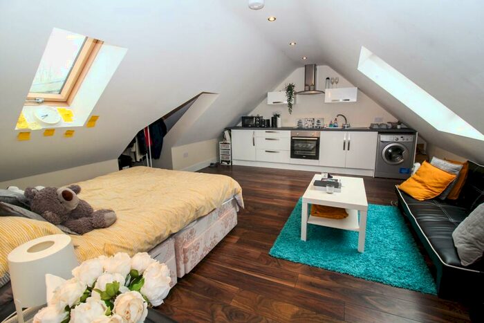 Studio To Rent In Roseland Road, Kenilworth, CV8