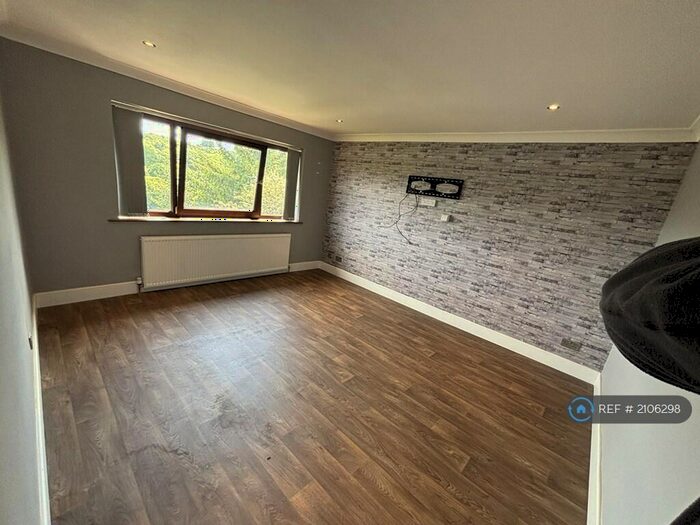 1 Bedroom Flat To Rent In Swinnow Lane, Leeds, LS13