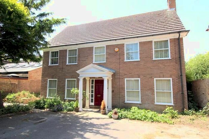 Detached House To Rent In Linden Road, Bedford, MK40