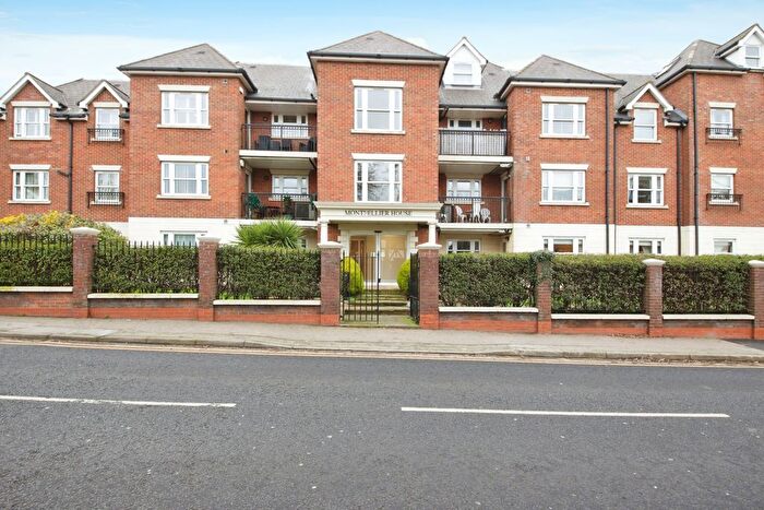 2 Bedroom Flat To Rent In Manor Road, Chigwell, IG7
