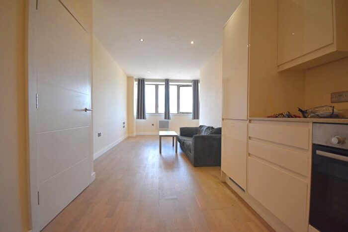 1 Bedroom Flat To Rent In Cleeve Road, Leatherhead, KT22
