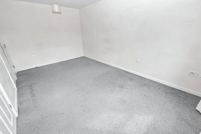 2 Bedroom Flat For Sale In Whitehall Road, Leeds, West Yorkshire, LS12