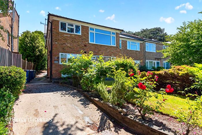 2 Bedroom Flat For Sale In Holden Road, London, N12