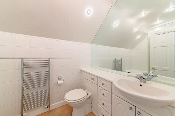 5 Bedroom Detached House For Sale In Denmark Avenue, Woodley, Reading, RG5