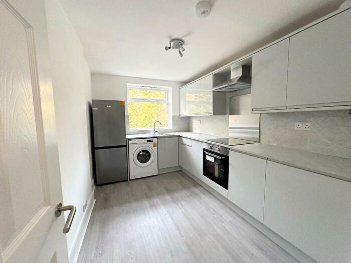 3 Bedroom Apartment To Rent In Florence Road, London, N4