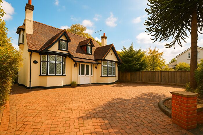 6 Bedroom Bungalow To Rent In Water Lane, Ilford, Essex, IG3