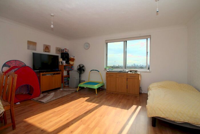 2 Bedroom Flat To Rent In Tenbury Close, London, E7