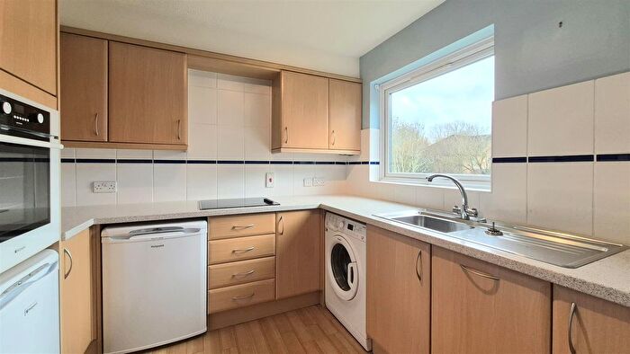 2 Bedroom Flat For Sale In Cuffley Court, Hemel Hempstead, HP2