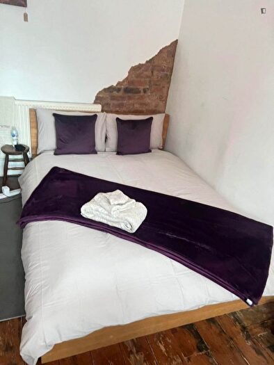 4 Bedroom Flat To Rent In Maine Road, Manchester, M14