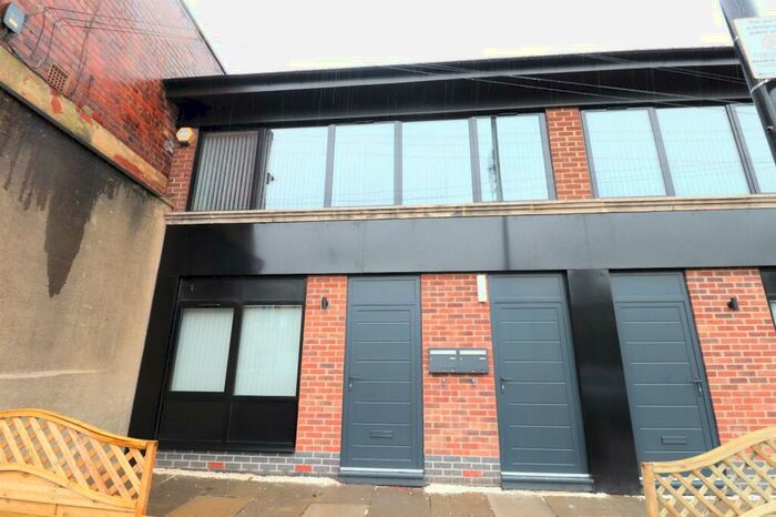 2 Bedroom Flat To Rent In Chapeltown, Pudsey, Leeds, West Yorkshire, LS28