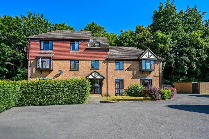 1 Bedroom Flat To Rent In Dairymans Walk, Burpham, Guildford, GU4