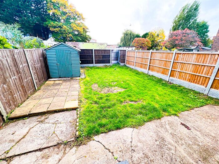 2 Bedroom Flat To Rent In Connaught Avenue, London, E4