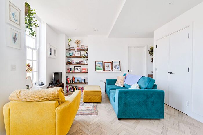 1 Bedroom Flat For Sale In Oldham Terrace, Acton, London, W3