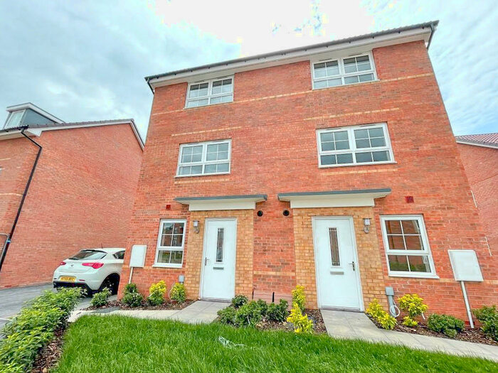 4 Bedroom Semi-Detached House To Rent In Fieldfare Way, Canley, Coventry, CV4