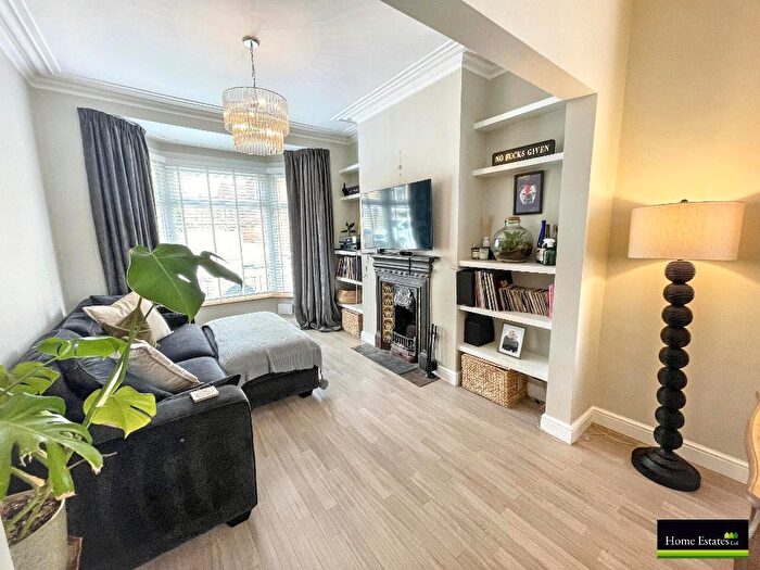 2 Bedroom End Of Terrace House For Sale In Perth Street, Hull, HU5