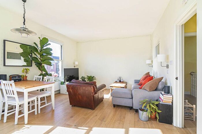 2 Bedroom Flat To Rent In Heyworth Road, Clapton, London, E5