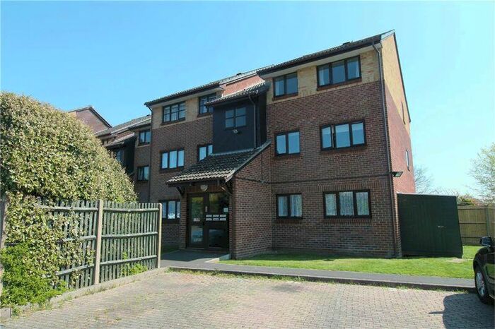 2 Bedroom Flat To Rent In Woodrush Crescent, Locks Heath, SO31