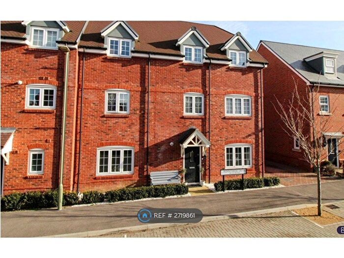 2 Bedroom Flat To Rent In Runnymede Drive, Odiham, Hook, RG29