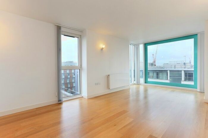 3 Bedroom Flat To Rent In Station Approach, Hayes, UB3