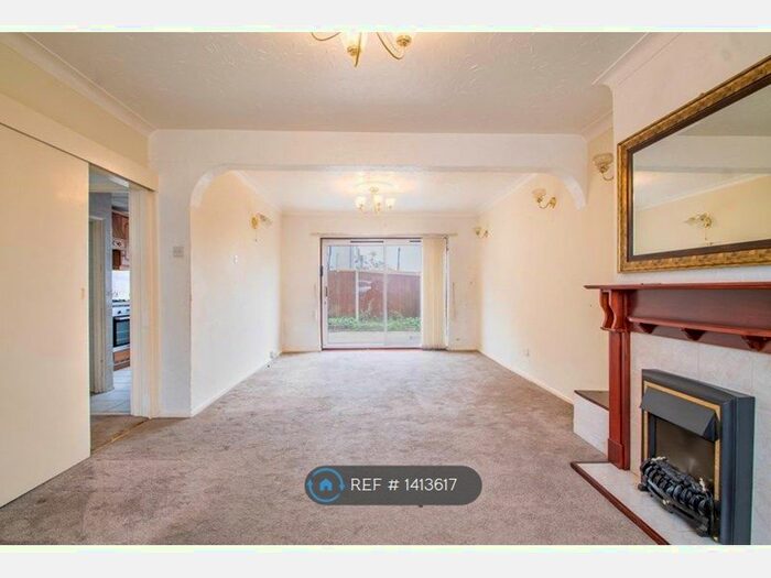 3 Bedroom Semi-Detached House To Rent In Clarendon Gardens, Dartford, DA2