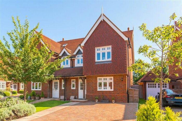 3 Bedroom Semi-Detached House To Rent In Eliot Place, Harpenden, AL5