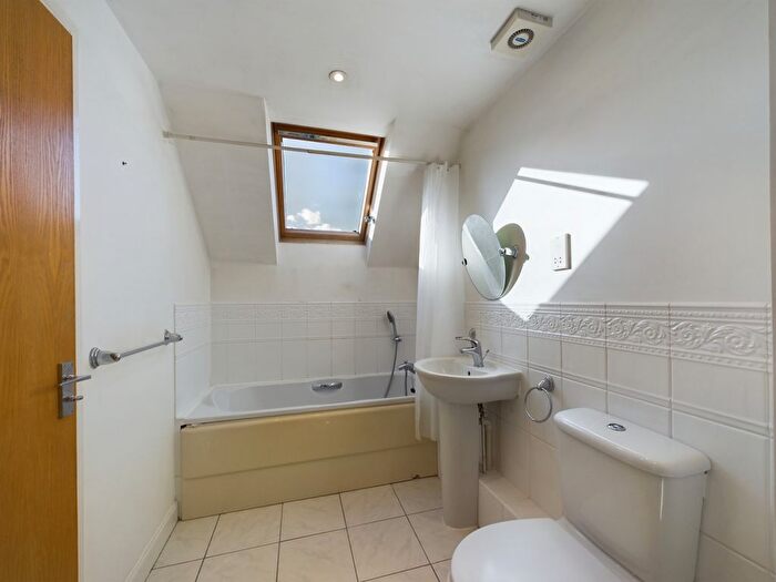 1 Bedroom Flat To Rent In Blackthorn Road, Canterbury, CT3