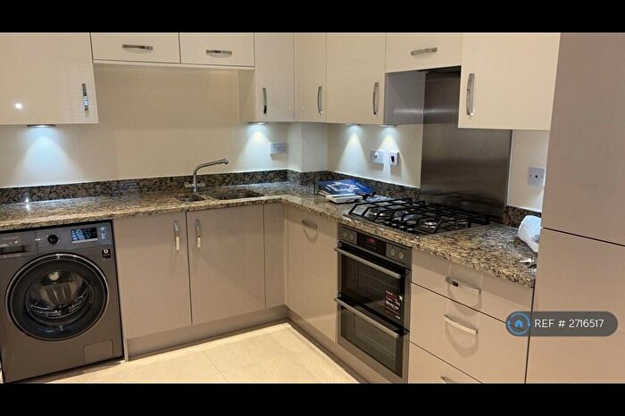 4 Bedroom Semi Detached House To Rent In Kings Reach, Slough, SL3