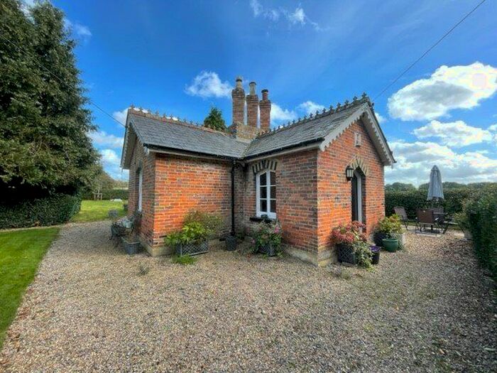 3 Bedroom Bungalow To Rent In Farleigh Lane, Dummer, Basingstoke, Hampshire, RG25