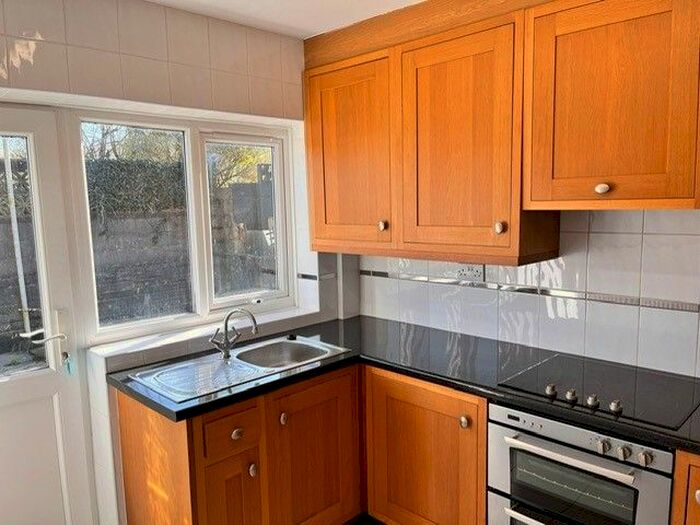 3 Bedroom Semi Detached House To Rent In Denver Road, Fforestfach