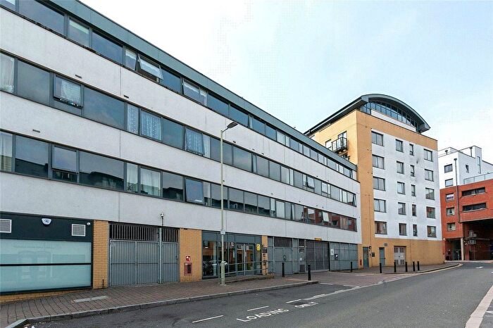 2 Bedroom Flat To Rent In Queens Gate, Watford, Watford, WD17